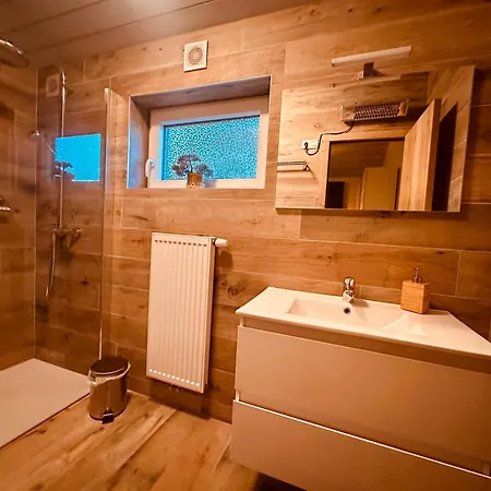 Des Campanules Avec Sauna Domek alpejski