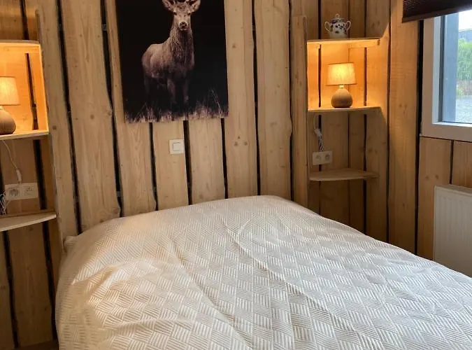 Des Campanules Avec Sauna Σαλέ